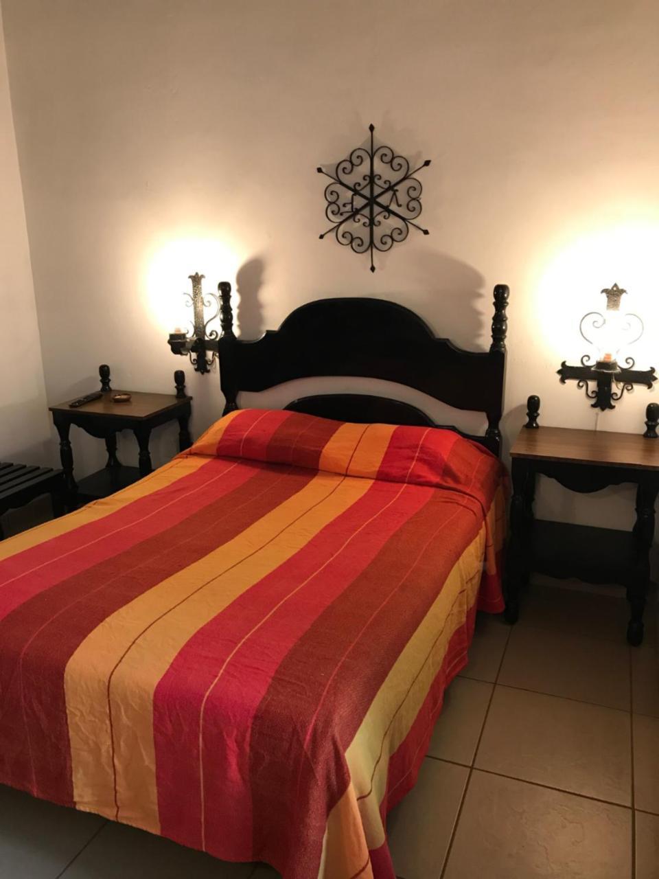 Hotel Villa De Flores Uruapan  Dış mekan fotoğraf