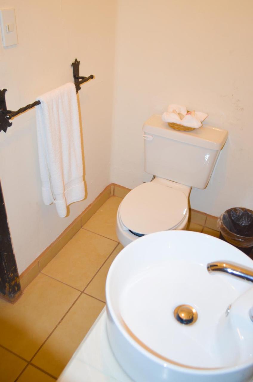 Hotel Villa De Flores Uruapan  Dış mekan fotoğraf