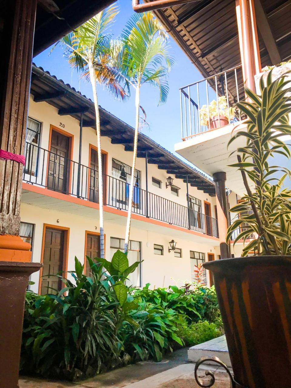Hotel Villa De Flores Uruapan  Dış mekan fotoğraf