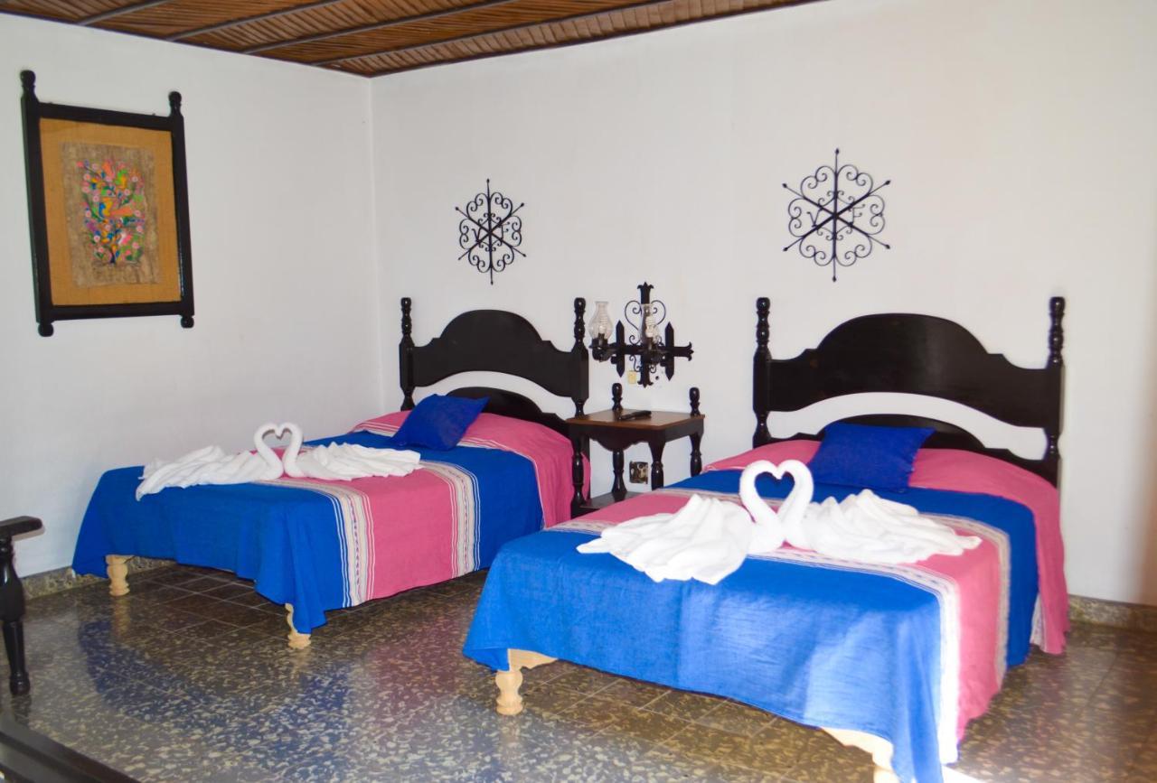 Hotel Villa De Flores Uruapan  Dış mekan fotoğraf