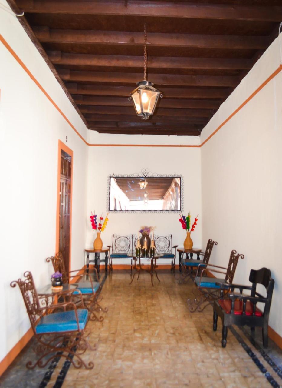Hotel Villa De Flores Uruapan  Dış mekan fotoğraf
