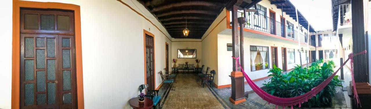 Hotel Villa De Flores Uruapan  Dış mekan fotoğraf