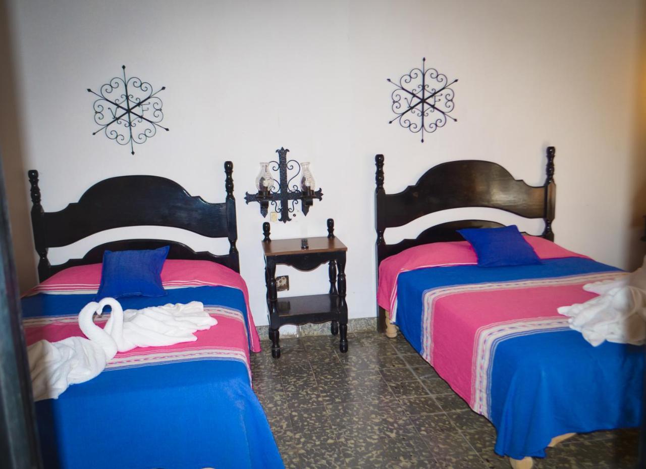 Hotel Villa De Flores Uruapan  Dış mekan fotoğraf