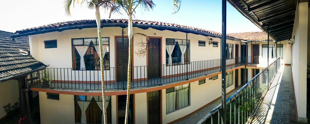 Hotel Villa De Flores Uruapan  Dış mekan fotoğraf