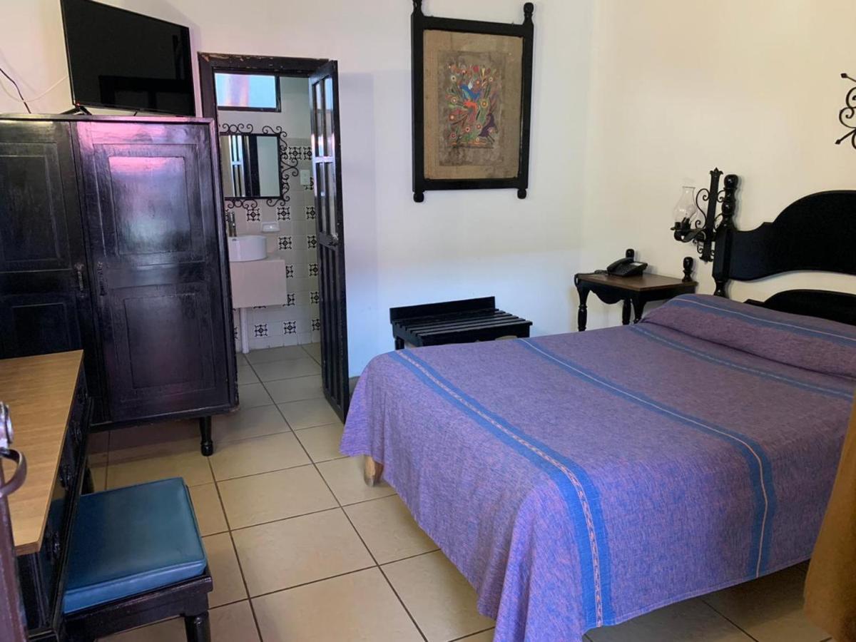 Hotel Villa De Flores Uruapan  Dış mekan fotoğraf