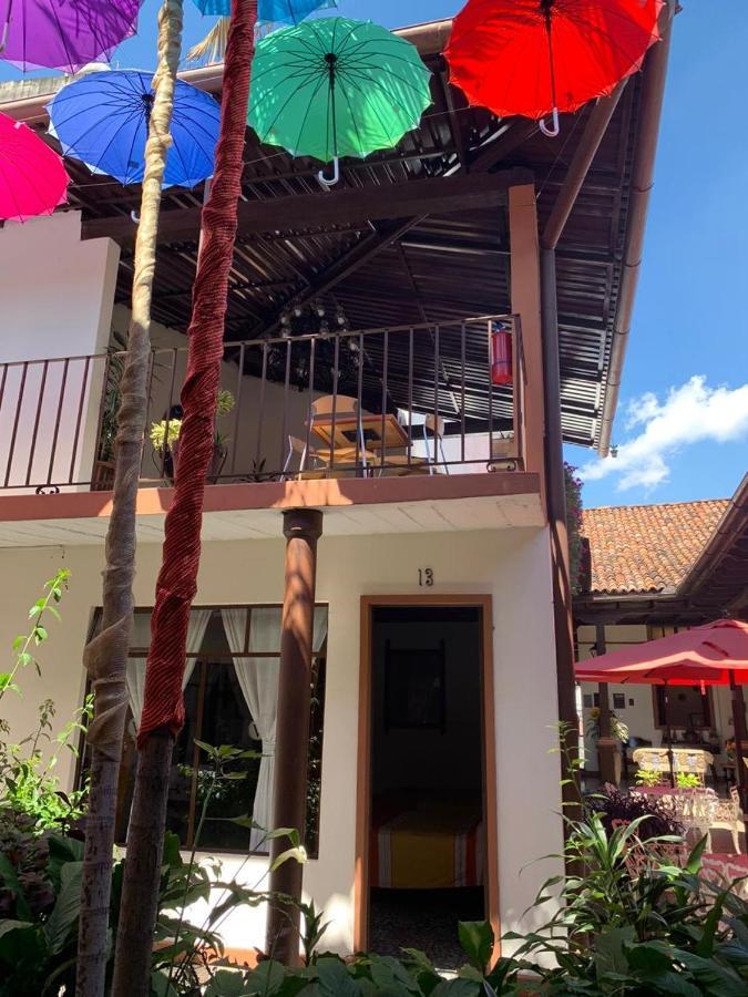 Hotel Villa De Flores Uruapan  Dış mekan fotoğraf
