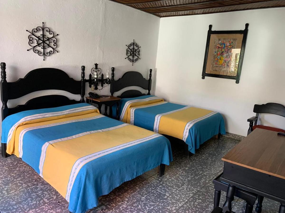 Hotel Villa De Flores Uruapan  Dış mekan fotoğraf